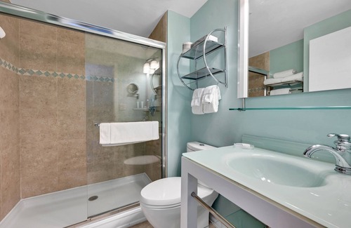 Redevelopment Area Resort | Beach Vacay Waterfront! Gorgeous Unit with Bay View! Pool, Hot tub and Parking!