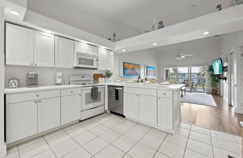 Naples Condo | Beach Vibe Condo Resort/Pool+Golf, Near Beaches!