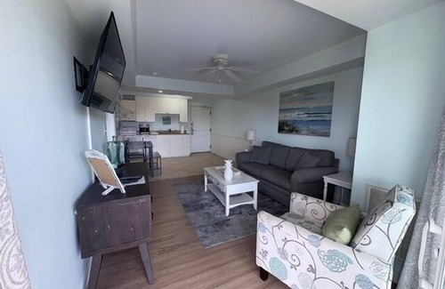 North Litchfield Beach Condo | Beach Vibes 1BR Condo in Litchfield - Pet Friendly