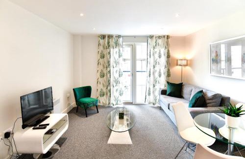 Castle Apartment | Beach View 1 Bed Apartment with Parking