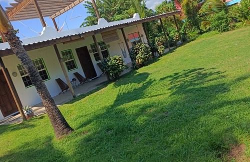 Hopkins House | Beach View, 2 minute walk to Caribbean Sea, Rooftop Pergola with Hammocks