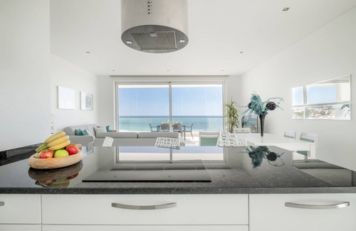 Porto de Mos Apartment | Beach View Apartment by Blue Diamond