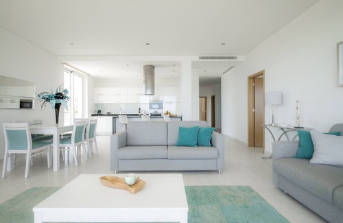 Porto de Mos Apartment | Beach View Apartment by Blue Diamond