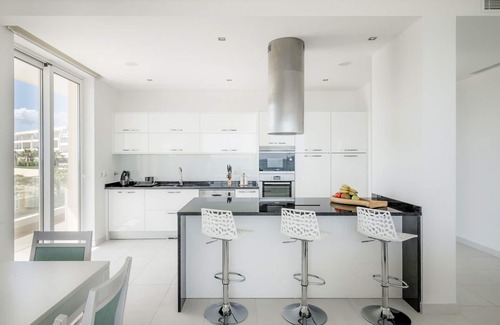 Porto de Mos Apartment | Beach View Apartment by Blue Diamond