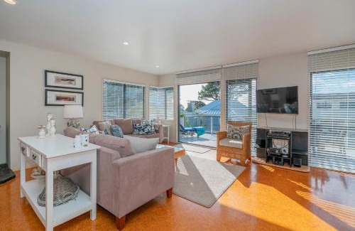 Pauanui House | Beach View Bliss - Pauanui Holiday Home