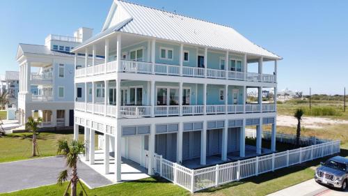 Galveston House | Beach view, prime location, EV charger, 6 parking