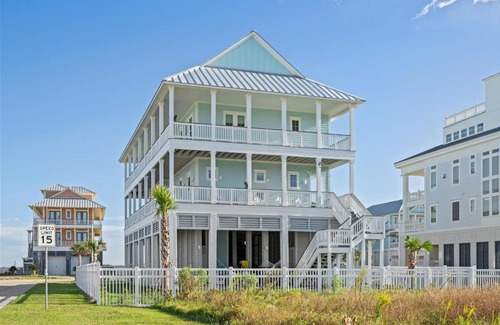 Galveston House | Beach view, prime location, EV charger, 6 parking