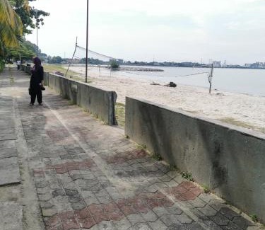 Taman Tanjung Apartment | Beach View Private Apartment