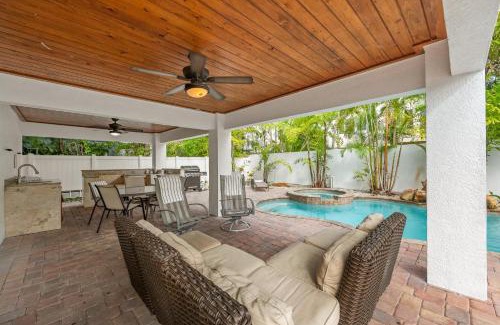 Holmes Beach House | Beach View Retreat