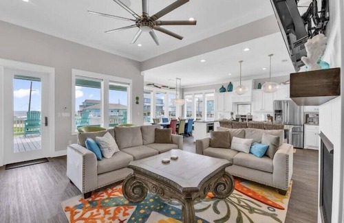 Port Bolivar House | Beach View | Sleeps 14 | Fenced Yard
