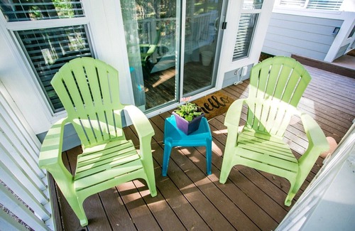 Steele Creek Cabin | Beach-view Studio Cabin with Private Porch - #13