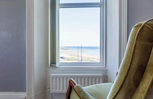 Tynemouth Apartment | BEACH VIEWS! Longsands aptnn