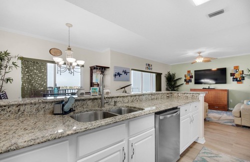 Pensacola Beach Condo | 🏝️Beach Views-Walk2Beach-Pool-2BR South Harbour 4E
