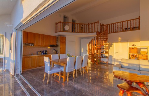 Potocnica House | Beach Villa: private bathing area, sandy beach, WiFi, ideal for families