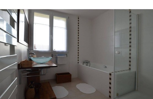 Ver-sur-Mer Villa | Beach Villa. Rated 4*