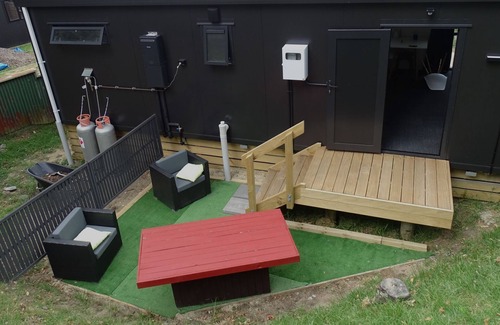Raumati South House | Beach Village retreat 5Min Walk to Beach & 2-Min to Village w/Cafes & Live Music