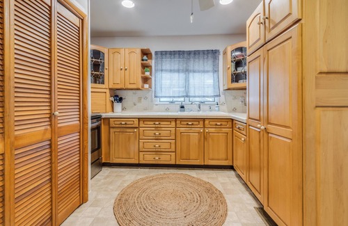 Rehoboth Beach House | BeachBird Bungalow - Loft/Deck/Sleeps 10! - Minutes to Rehoboth & Lewes Beach
