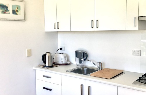 Bream Creek Apartment | Beachbreaks Studio Marion Bay.