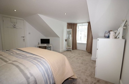 Troon House | Beachcomber Cottage, Troon close to the beach