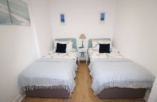 Troon House | Beachcomber Cottage, Troon close to the beach