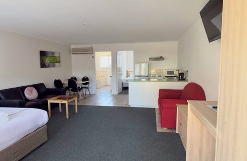 Apollo Bay Hotel | Beachcomber Motel And Apartments