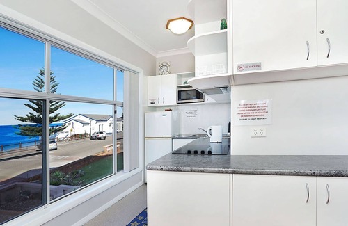 The Entrance Apartment | Beachcomer, Unit 1 - The Entrance, NSW