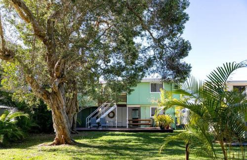 Yamba House | BEACHED @ YAMBA (water views, dog friendly, air con)