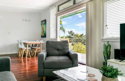Yamba House | BEACHED @ YAMBA (water views, dog friendly, air con)