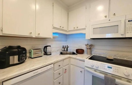 Summer Breeze Apartment | Beachen Bliss in 500 Steps! Soft Sugar Sand, Crystal Water, Private Beach Access