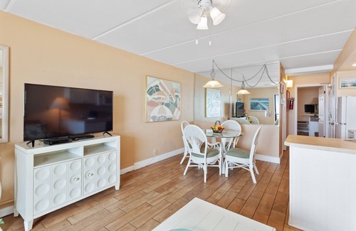Crescent Beach Condo | Beacher's Oceanfront Balcony Suite with Onsite Front desk and staff