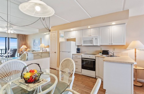 Crescent Beach Condo | Beacher's Oceanfront Balcony Suite with Onsite Front desk and staff