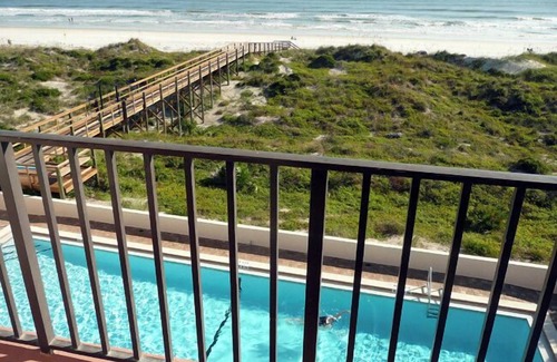Crescent Beach Condo | Beachers' Lodge #402 top-floor 1 bedroom condo with stunning oceanfront view