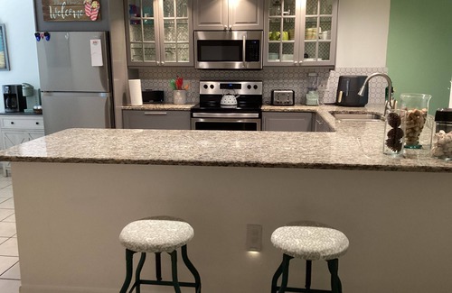 South Bradenton Condo | Beaches Anna Maria island IMG Tennis Bradenton Condo close to shops and eatery,s