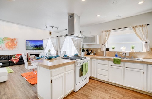 Mission Beach House | ☀BEACHES FULLY OPEN! 75% OFF FOR SUMMER! HUGE MODERN 3BR 3BA!☀
