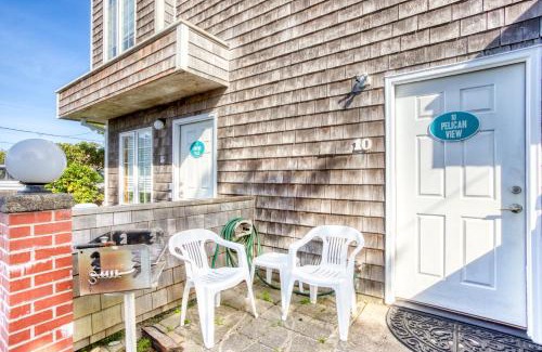 Downtown Cannon Beach Apartment | Beaches Inn | Pelicans View Cottage