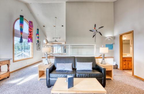 Downtown Cannon Beach Apartment | Beaches Inn | Pelicans View Cottage