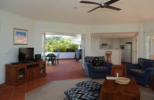 Wongaling Beach Apartment | Beaches No 6 - Beachfront Views