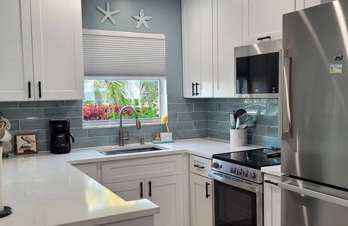 Treasure Island Condo | Beaches, sunsets, fishing, manatee and dolphin sightings, relax!