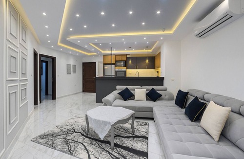 Al-Manasrah Ski Chalet | Beachfront Chalet in Porto Said with P Garden