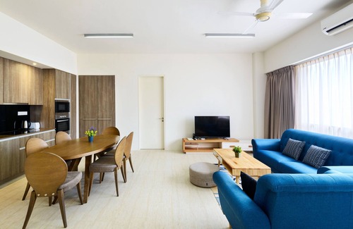 Batu Ferringhi Apartment | Beachfront 2 bedroom Apartment/Near Night Market
