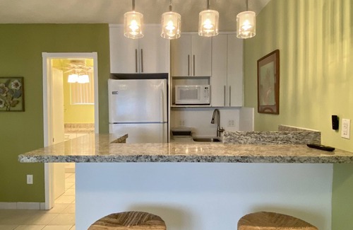 Lauderdale-by-the-Sea Apartment | Beachfront Studio