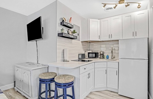 North Redington Beach Condo | Beachfront studio with grilling area & shuffleboard - steps to sand