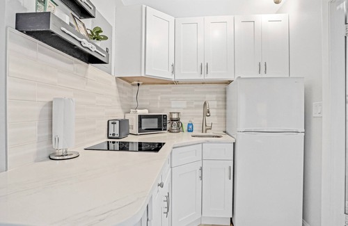 North Redington Beach Condo | Beachfront studio with grilling area & shuffleboard - steps to sand