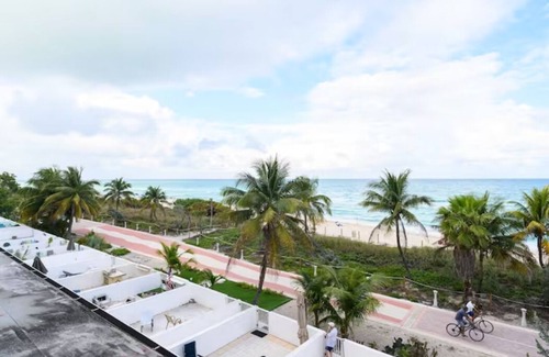 La Gorce House | BEACHFRONT 1 bed/2bath CONDO on the beach with TERRACE and oceanview