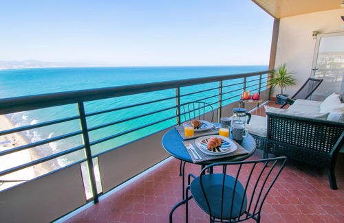 Carihuela Apartment | Beachfront 1 bedroom apartment with amazing views.