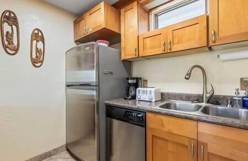 Kihei Apartment | Beachfront 1 bedroom 2 bathroom condo, ocean view from private lanain