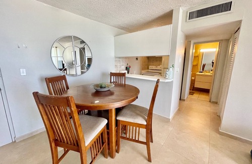Isla Verde Apartment | Beachfront 1 bedroom facing ocean with balcony