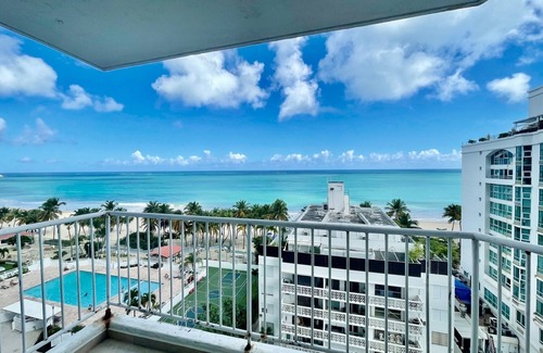 Isla Verde Apartment | Beachfront 1 bedroom facing ocean with balcony