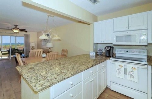 Siesta Key Condo | Beachfront - 1-Bedroom Condo at Fisherman's Cove - A107 -Free Boat Docks