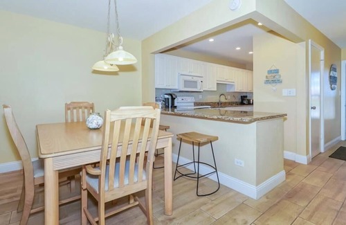 Siesta Key Condo | Beachfront - 1-Bedroom Condo at Fisherman's Cove - A107 -Free Boat Docks